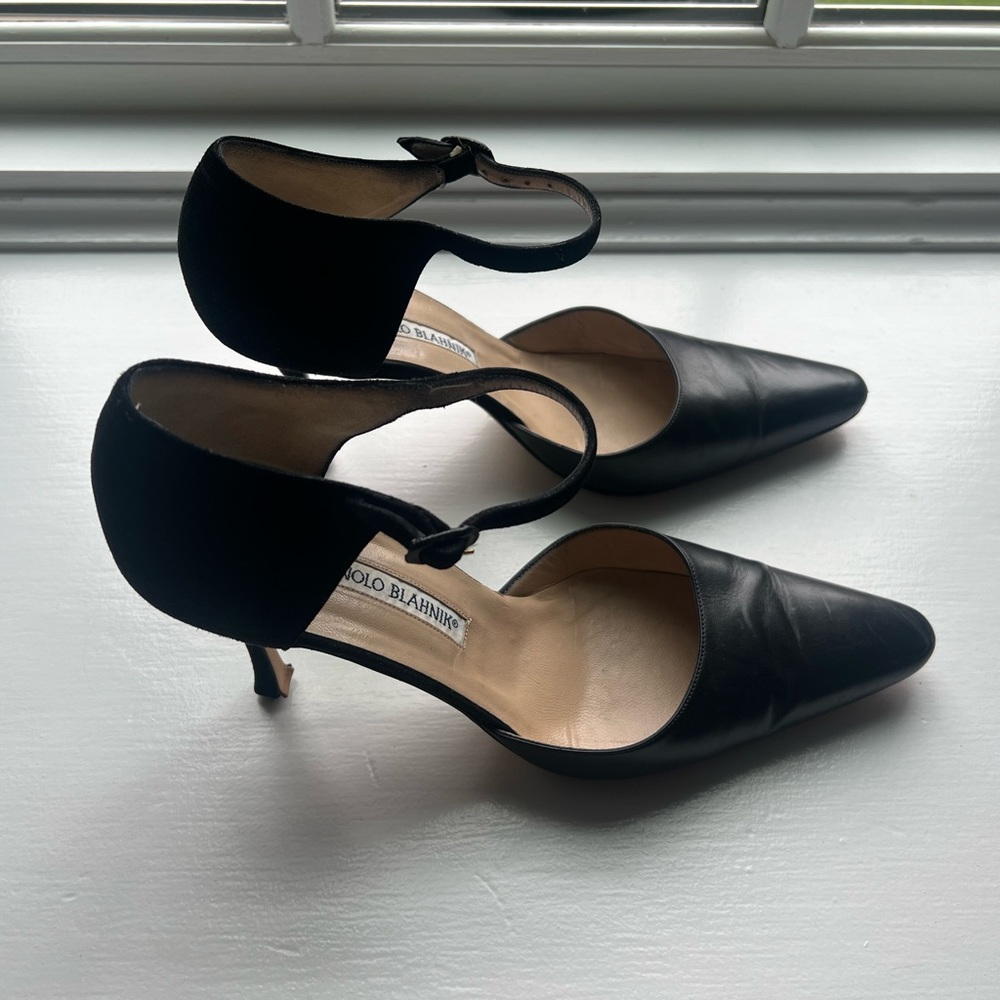 Manolo Blahnik fabulous black heels! Size 9.5. Orig $850 now $385!